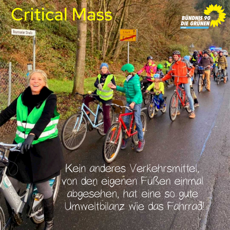 Auf dem Bild sind fahrradfahrende Personen zu erkennen. Außerdem steht dort oben links in der Ecke: Critical Mass. Zudem ist dort folgender Satz zu lesen: "Kein anderes Verkehrsmittel, von den eigenen Füßen einmal abgesehen, hat eine so gute Umweltbilanz wie das Fahrrad!" Oben rechts ist das Logo von Bündnis 90 / Die Grünen, Ortsverband Eitorf zu erkennen.