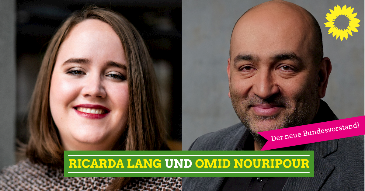 Auf dem Bild sind zwei Gesichter zu erkennen. Link ist Ricarda Lang abgebildet und rechts Omid Nouripour. Im Vordergrund ist ein grüner Balken mit der weißen, teils gelben Aufschrift zu erkennen: Ricarda Lang und Omid Nouripour. Außerdem ein pinker Störer mit der Aufschrift: Der neue Bundesvorstand!